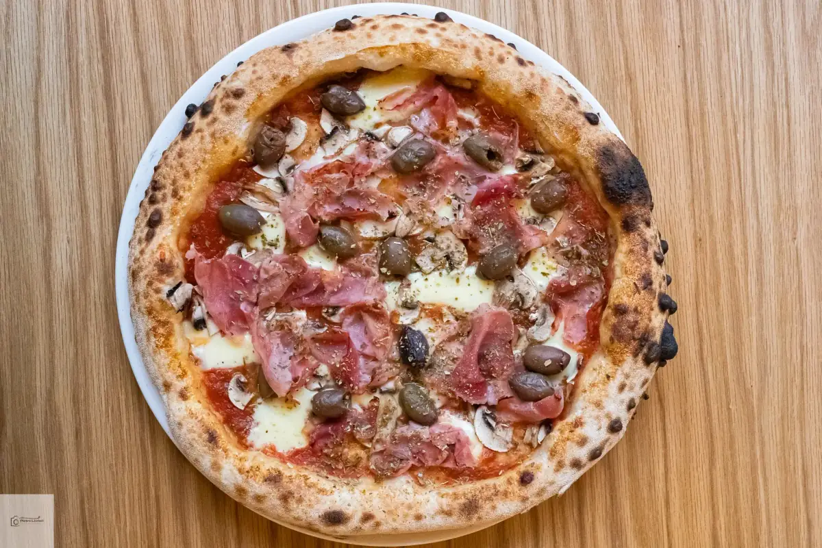 Bel Fiore Pizza Catering prosciutto e olive — authentic wood-fired Neapolitan pizza with San Daniele prosciutto, Kalamata olives and fior di latte mozzarella, Sydney catering events